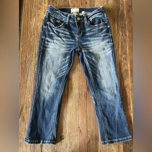 BKE Stella crop jeans. Size 27. 27” inseam. Perfect for Spring and Summer.